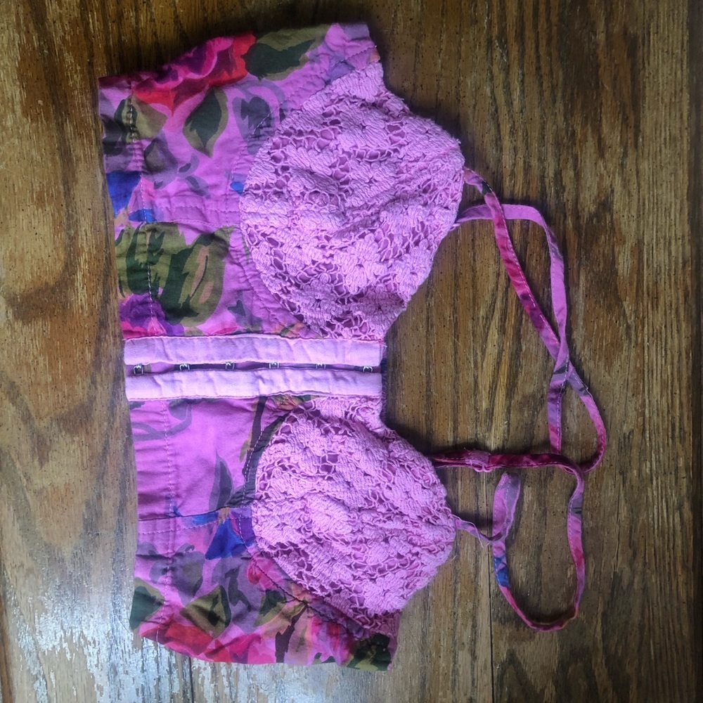 Bandeau top with clasps to close in front!